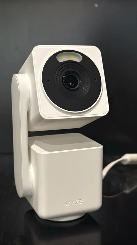 Wyze Cam Pan v4 with included 32GB SD Card 2.5K Pan/Tilt Indoor Wired WiFi White