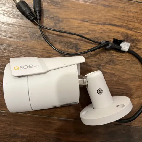 Q-See QCA8075B Indoor/Outdoor Color Night Vision Network Security Camera