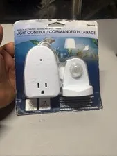 Westek Indoor Plug-in Corded Motion Activated Light Control Mlc12bc