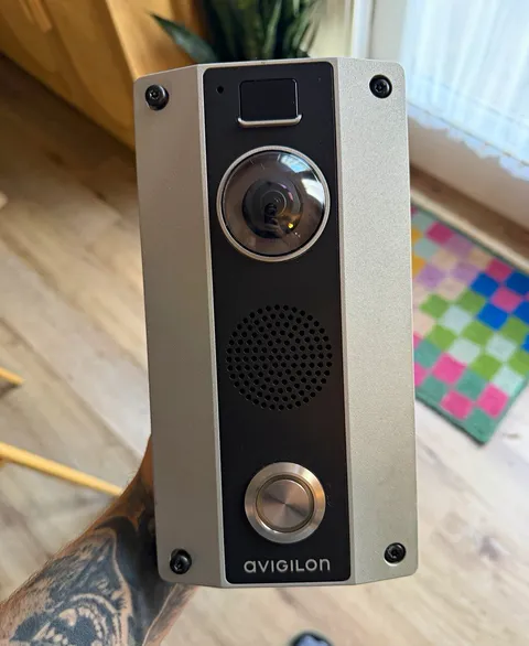 Avigilon 3.0C-H4VI-RO1-IR Video Door Station Intercom 12VDC Metallic