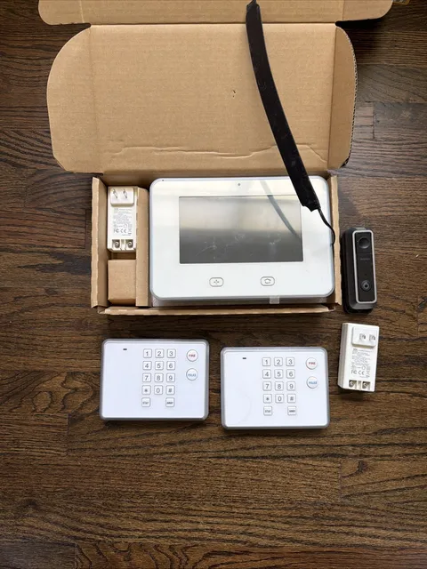 Vivint V-MP2-345 Master Control Panel with 2 key pads & Doorbell