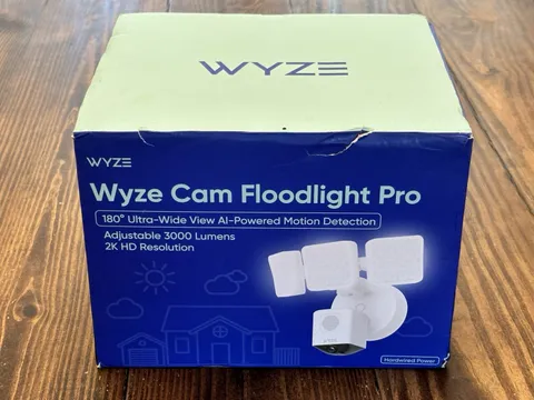 WYZE Cam Floodlight Pro 2.5K QHD Outdoor Wi-Fi Smart Security Camera - White