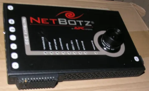 APC NetBotz 320 Wall Appliance Model: NBWL0320   Main Unit with 4 Camera Input