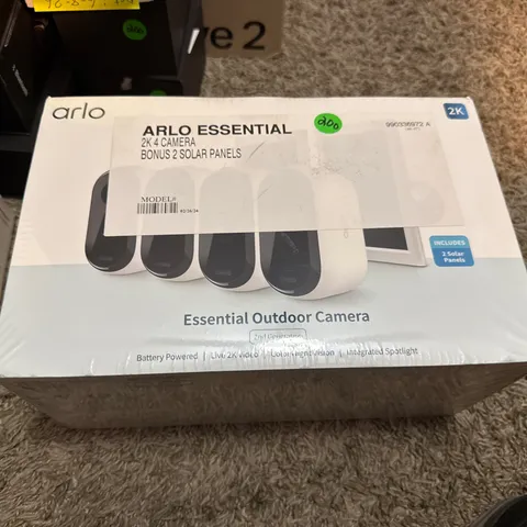 Arlo 2K Essential Outdoor Camera 2nd Gen, 4 Cameras and 2 Solar Panels, White