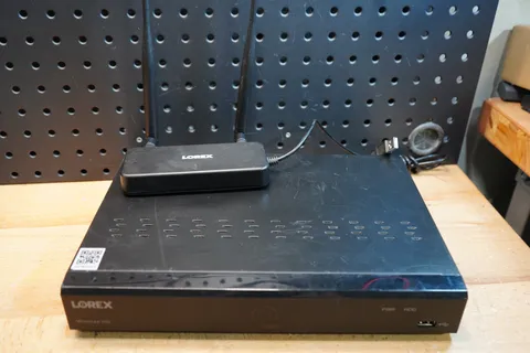 (B) Lorex LHB926-D 1080p 6 Channel Wire-Free DVR with LWB6801-W Receiver No Cord