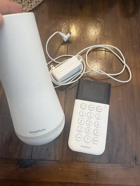 USED Simplisafe SSBS3 Home Security Base Station and key pad