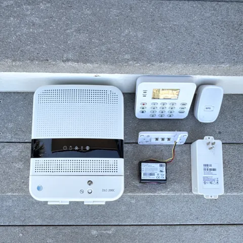 AT&T DLC-200C Wireless Home Alarm System, Keypad, Battery Backup, Control Panel