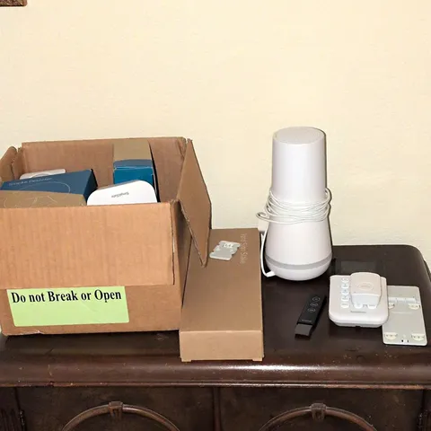 SimpliSafe Wireless Wi-Fi Complete System Keypad Entry Sensor Smoke Detector