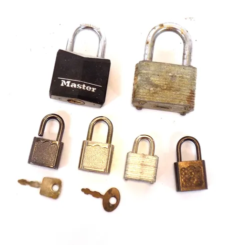 LOCKS / PAD-LOCKS / KEYS / 1 MASTER / LOT OF 6 /  PARTS