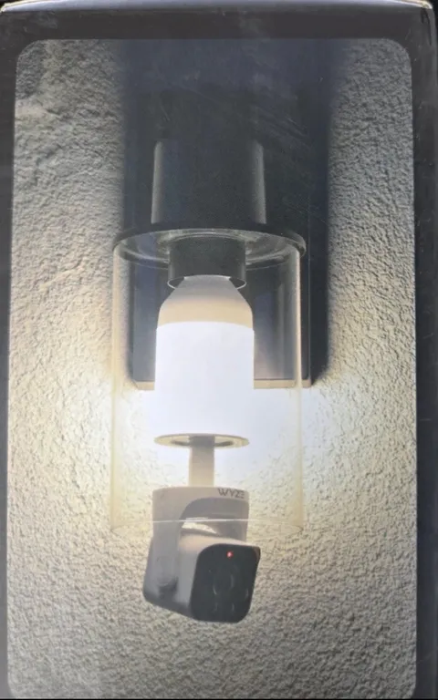 Wyze Bulb Cam 2K Smart Security Camera E26 Socket 800 Lumens NEW