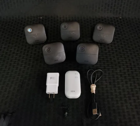 494226 - 5 ACCOUNT LOCKED Blink Security Cameras W/ Module 