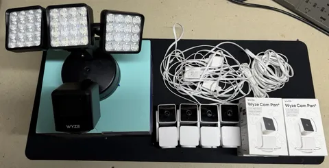Wyze Smart Security Camera Bundle – 5 Cameras + 5×128GB microSD Cards