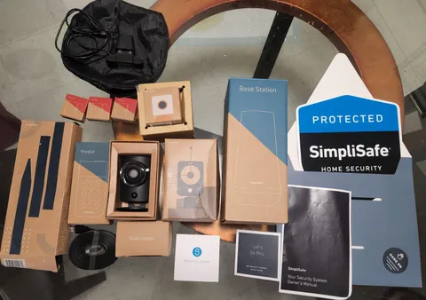 SimpliSafe Wireless Home Security System 11 Pieces, Never Used! Gen 3, 4 Sensors