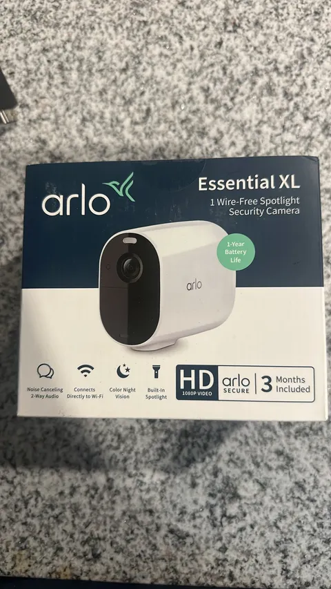 Arlo Essential XL VMC2032 Wireless Spotlight Security Camera 1080p
