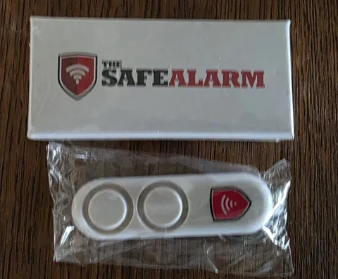 The Safe Alarm Portable Personal Self Defense Device Keychain New Sealed Box