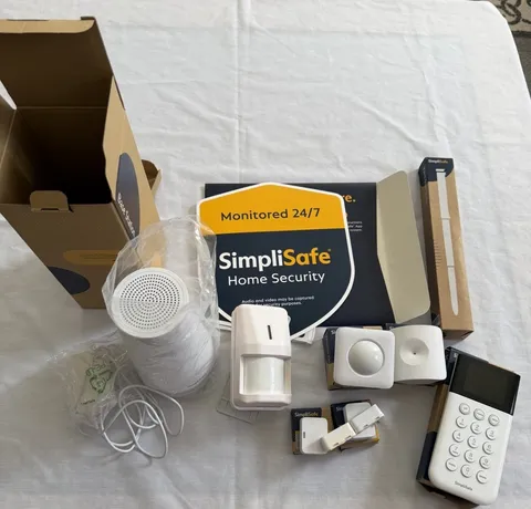 SIMPLISAFE 7 PC. Home Security System Base w/Keypad, Entry & Glass Sensors+