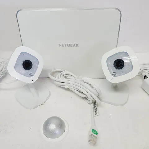 NETGEAR Arlo HUB VMB3000, 2 Arlo Q Cameras Vmc3040