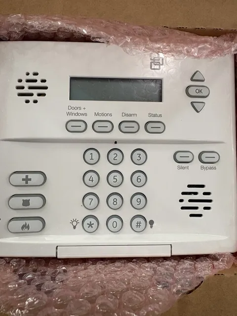 Interlogix 80-632-3N-XT Simon XT Starter Package A1 this includes a cell card 