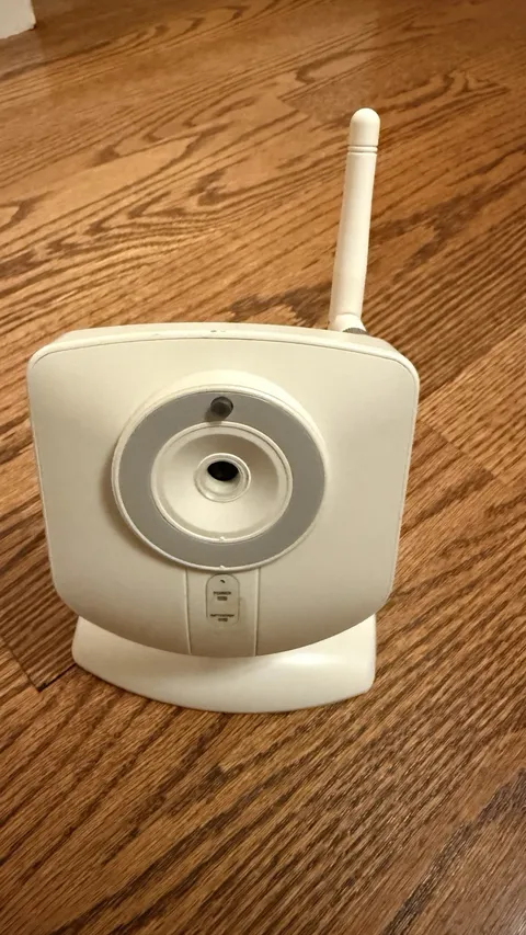 ADT RC8021-ADT Wi-Fi IP Indoor Surveillance Camera Color Mic 640x480 5V White