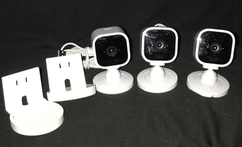 BLINK MINI 1 (FIRST GENERATION) SECURITY CAMERAS LOT OF 3 GOOD CONDITION 2 Wires