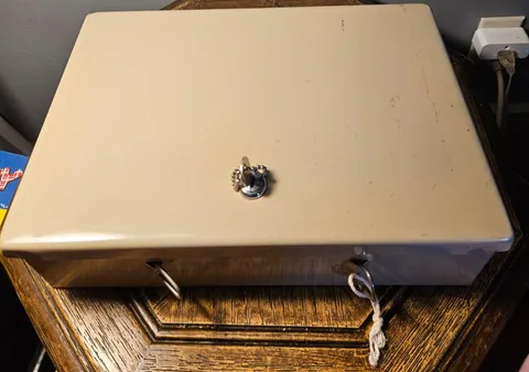 Metal Document Box Locking Cash Box w/key - Missing Handle  14" x 9.5" x 4"
