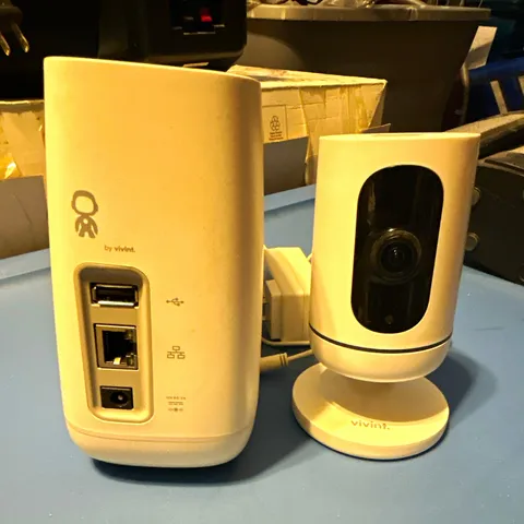 Vivint V-CAM1 1080p Indoor IP Wi-Fi Security Camera White w/ Hub & Adapter