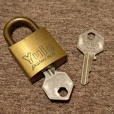 YUIE SMALL BRASS PAD LOCK + KEY 3/16" WIRE DIA,  1.625" OPENING, SUITCASE DRAWER