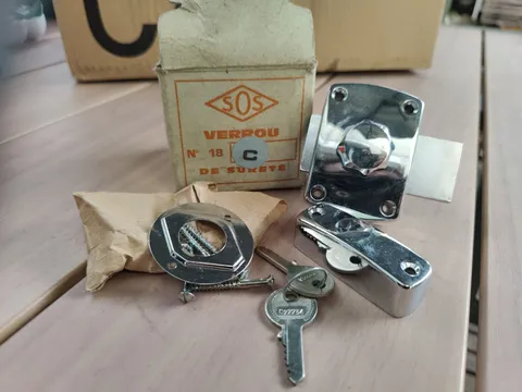 ANCIEN VERROU DE SÛRETÉ Chromé Comme NEUF SERRURE AVEC 2 CLÉS Marque SOS