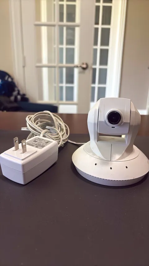 Alarm.com ADC-V620PT 1080p Wi-Fi Indoor PTZ IP Security Camera, White
