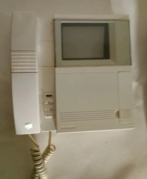2 video intercoms bticino
