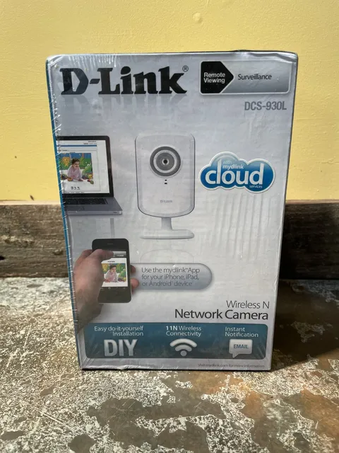 D-Link DCS-930L Wireless N Network Camera mydlink Cloud Home Security Camera