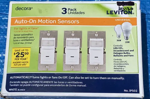 LEVITON decora 3 Pack IPS02 Auto-On Motion Sensor Wall Switch, White