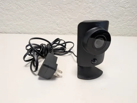 SimpliSafe Indoor Camera Wi-Fi HD Security Camera SSCM1 + Wall Charger + cord !!