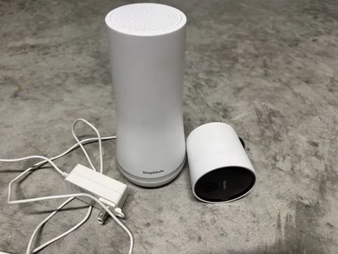 SimpliSafe Wireless Outdoor 1080P Camera White CMOB1 & Base Station Lot
