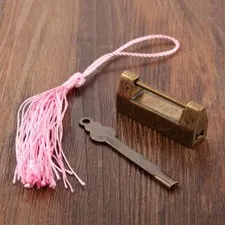 Zinc Alloy Retro Engraved Lock Wood Jewelry Box Suitcase Padlock & Key Household