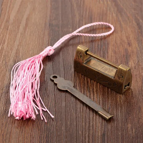 Zinc Alloy Retro Engraved Lock Wood Jewelry Box Suitcase Padlock & Key Household