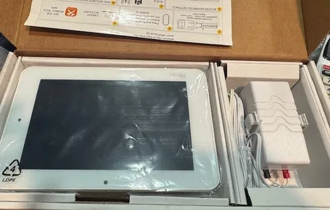 Qolsys IQ Panel 2 QS9201-1208-840 (Verizon) PowerG 319.5MHz  LTE - NIB