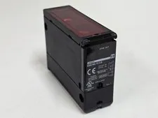 Omron E3G-ML79-US Photoelectric Sensor Relay Output Background Suppression