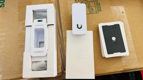 Ubiquiti UA-G2 UniFi Access Reader White w/ plate & 10 Access cards