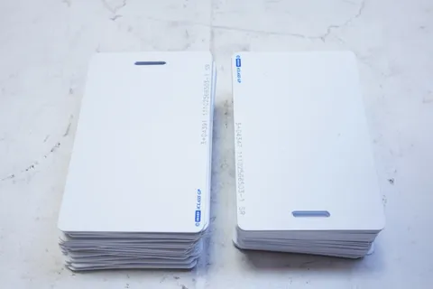 New Lot of 100 HID ICLASS GP Card PVC ISO CARD 2003HPGGMV Ships FREE