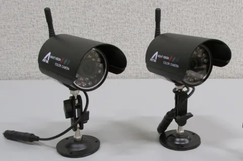 2/pics Wireless IR Cameras