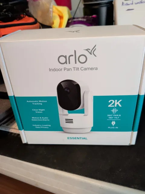 Arlo Indoor Pan Tilt Pet Camera 2K 360 Degree Pan 180 Tilt Plug In (BRAND NEW)