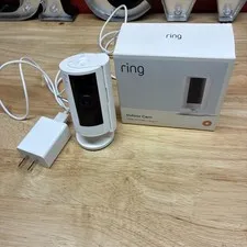 RING INDOOR CAM /PLUG IN