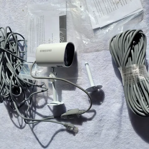 Samsung Security Camera SEB-1005R, One Unit, Mount, cables. IP66 Weather Proof