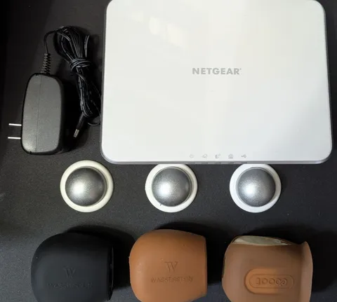 NETGEAR ARLO Base Station Wireless Wi-Fi VMB3000 Hub w/ 3 Cameras and Mag Mounts