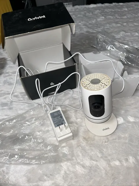 Vivint Ping Indoor 1080p Wi-Fi Security Camera V-CAM1 With Power Supply