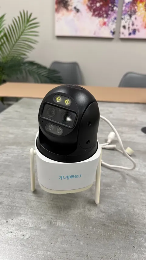 Reolink TrackMix Wired LTE 2K Wired 4G Security Camera with Auto-Zoom Tracking
