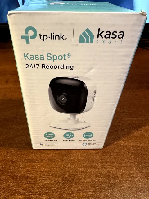 TP-Link - Kasa Indoor 1080p Wireless Network Surveillance Camera - Black/White