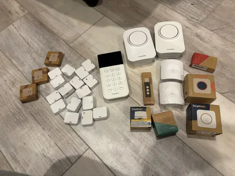 SimpliSafe Security System Large Lot Sensors/Keypad/Sirens