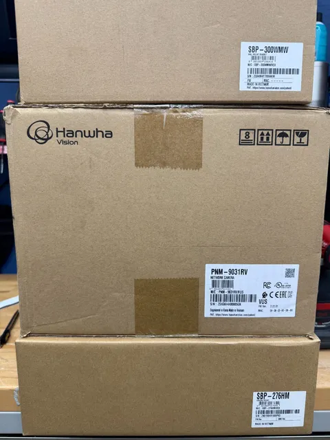 Hanwha Techwin PNM-9031RV 15MP Multi-sensor Panoramic IP Camera with Mount - NEW